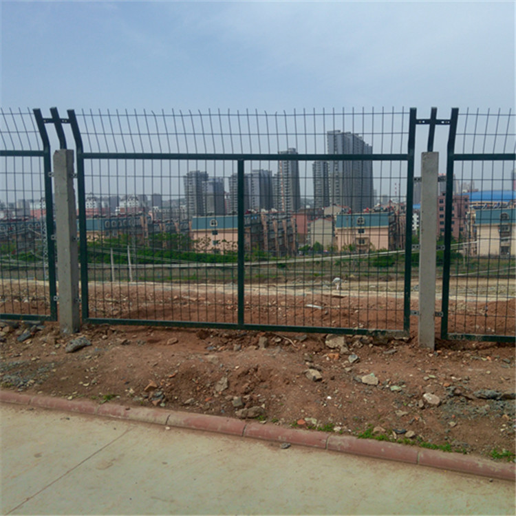 鐵路防護(hù)柵欄案例展示圖片2 鐵路防護(hù)柵欄案例展示圖片2