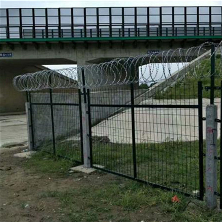 鐵路防護柵欄案例展示圖片4 鐵路防護柵欄案例展示圖片4